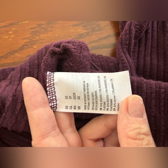 American Eagle sweater with sleeve details size XS - Picture 6 of 13